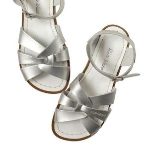 Silver Hoy Saltwater Sandals sz 1 EUC